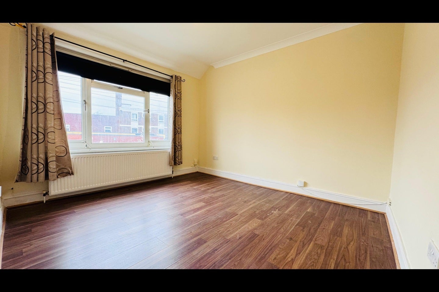 Flat Sinnott Road in Greater London