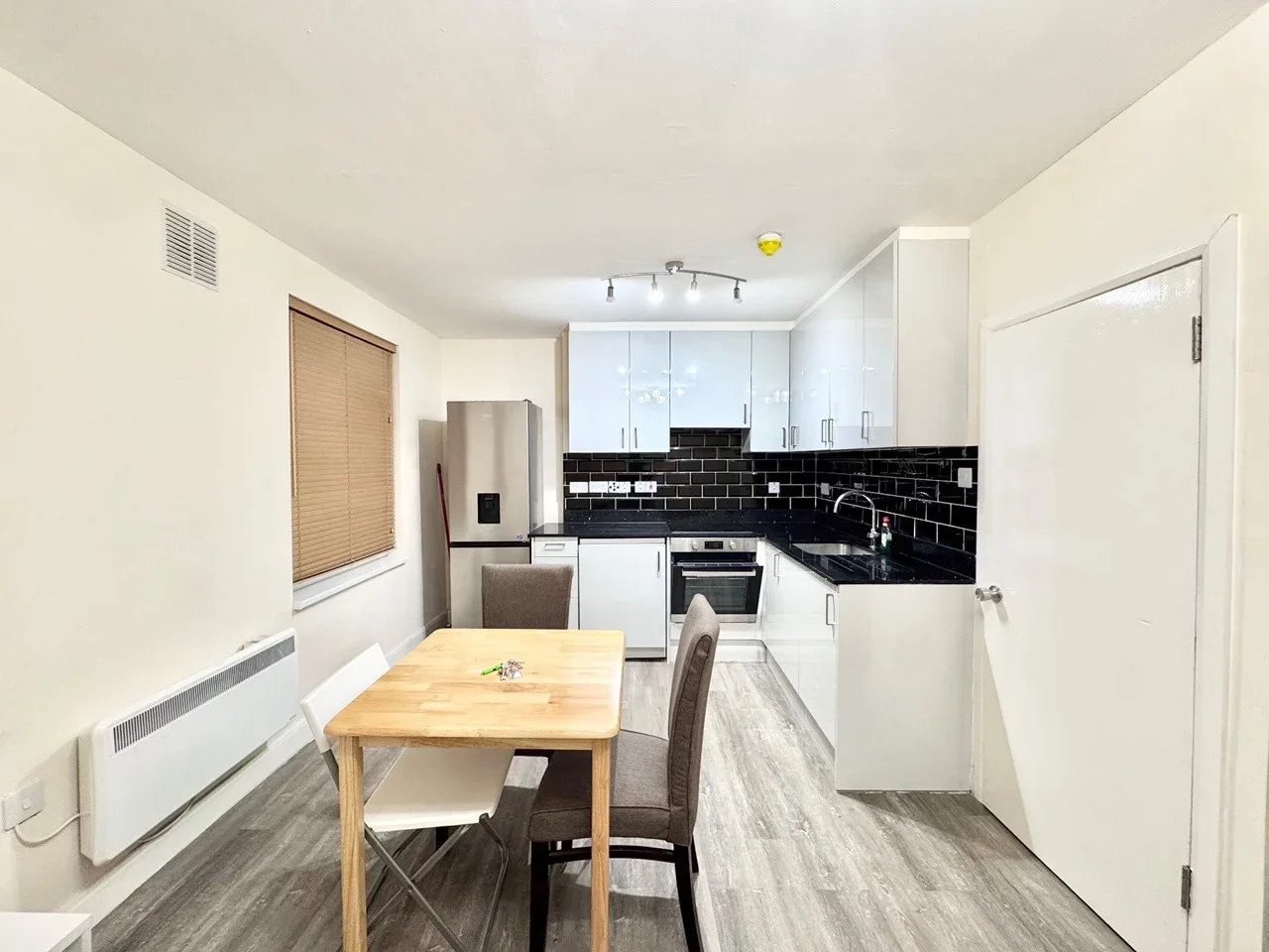 Flat Caledonian Road in Greater London