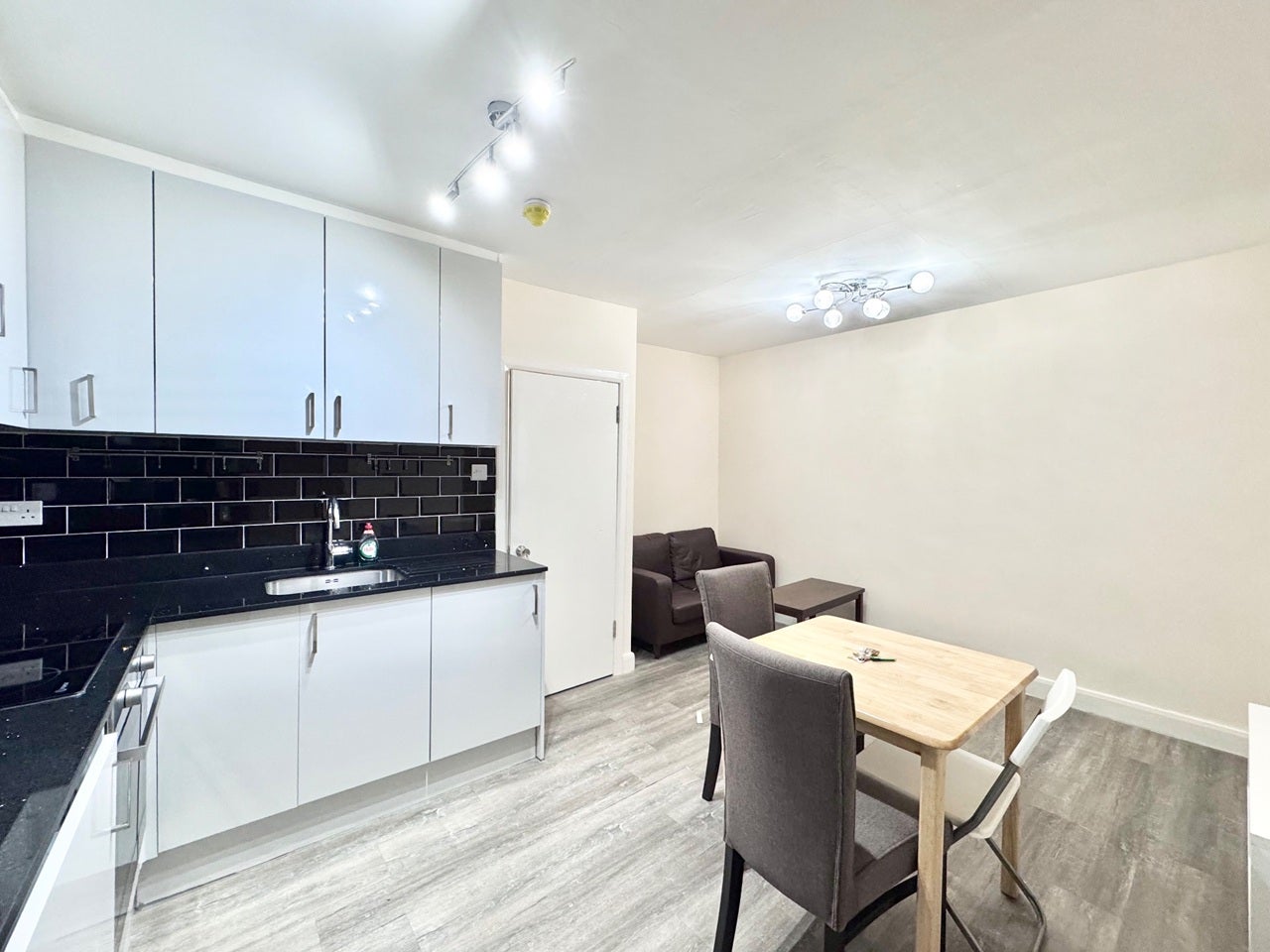 Flat Caledonian Road in Greater London