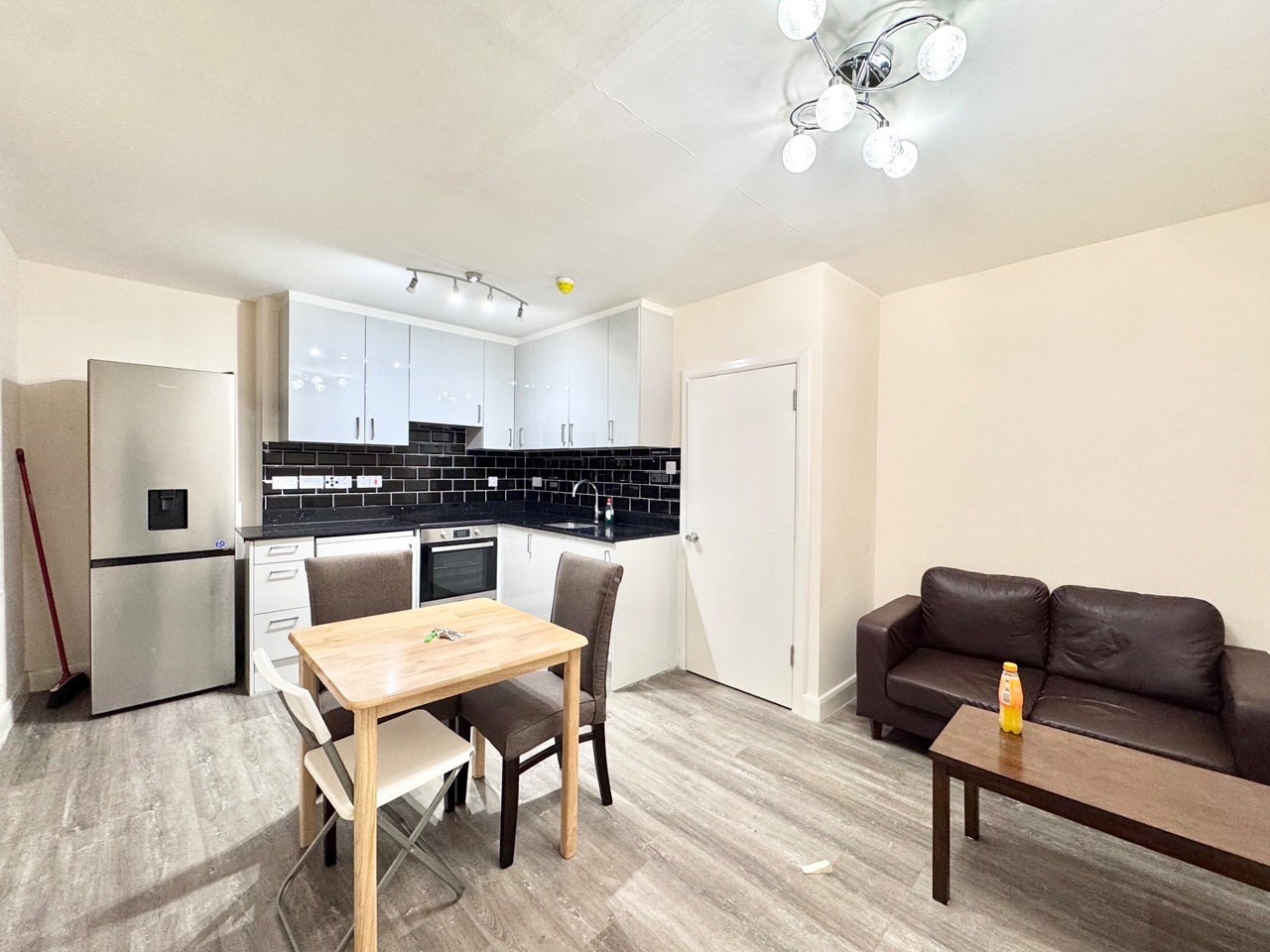 Flat Caledonian Road in Greater London