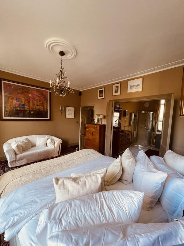 Room College Grove in Greater London