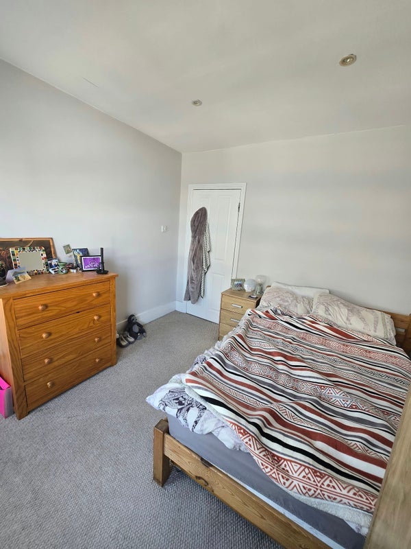 Flat Dawes Road in Greater London