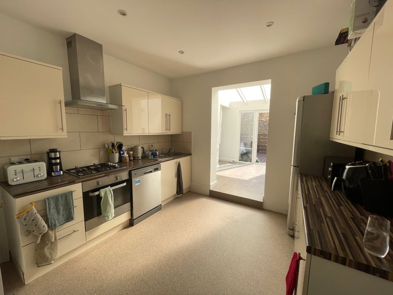 Flat Dawes Road in Greater London
