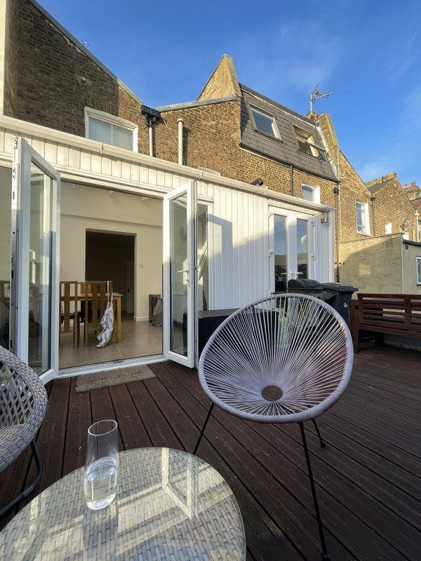 Flat Dawes Road in Greater London