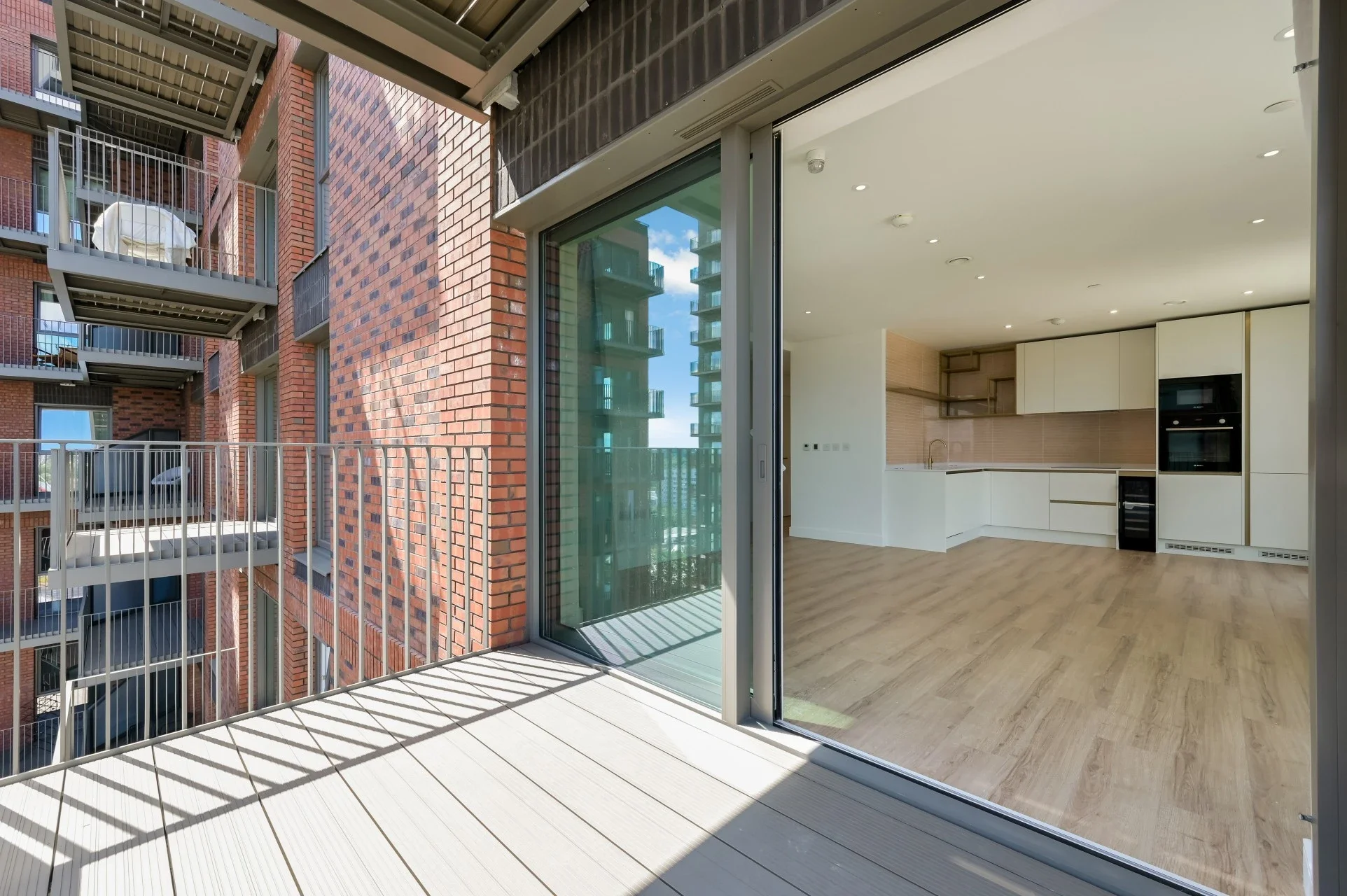 Flat Beresford Avenue in Greater London