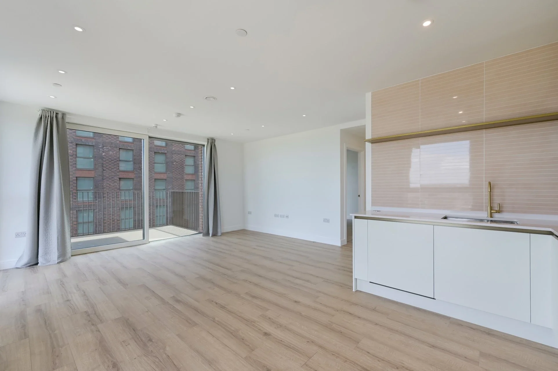 Flat Beresford Avenue in Greater London