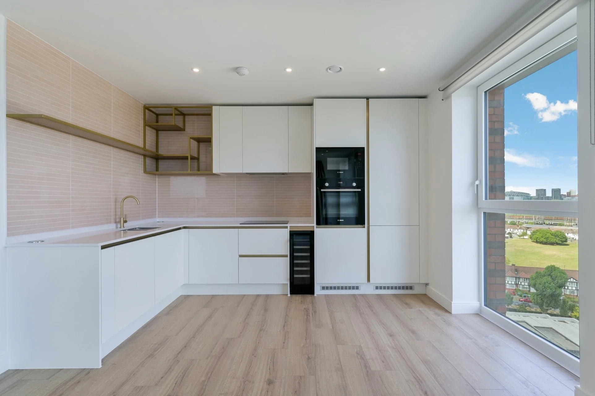 Flat Beresford Avenue in Greater London