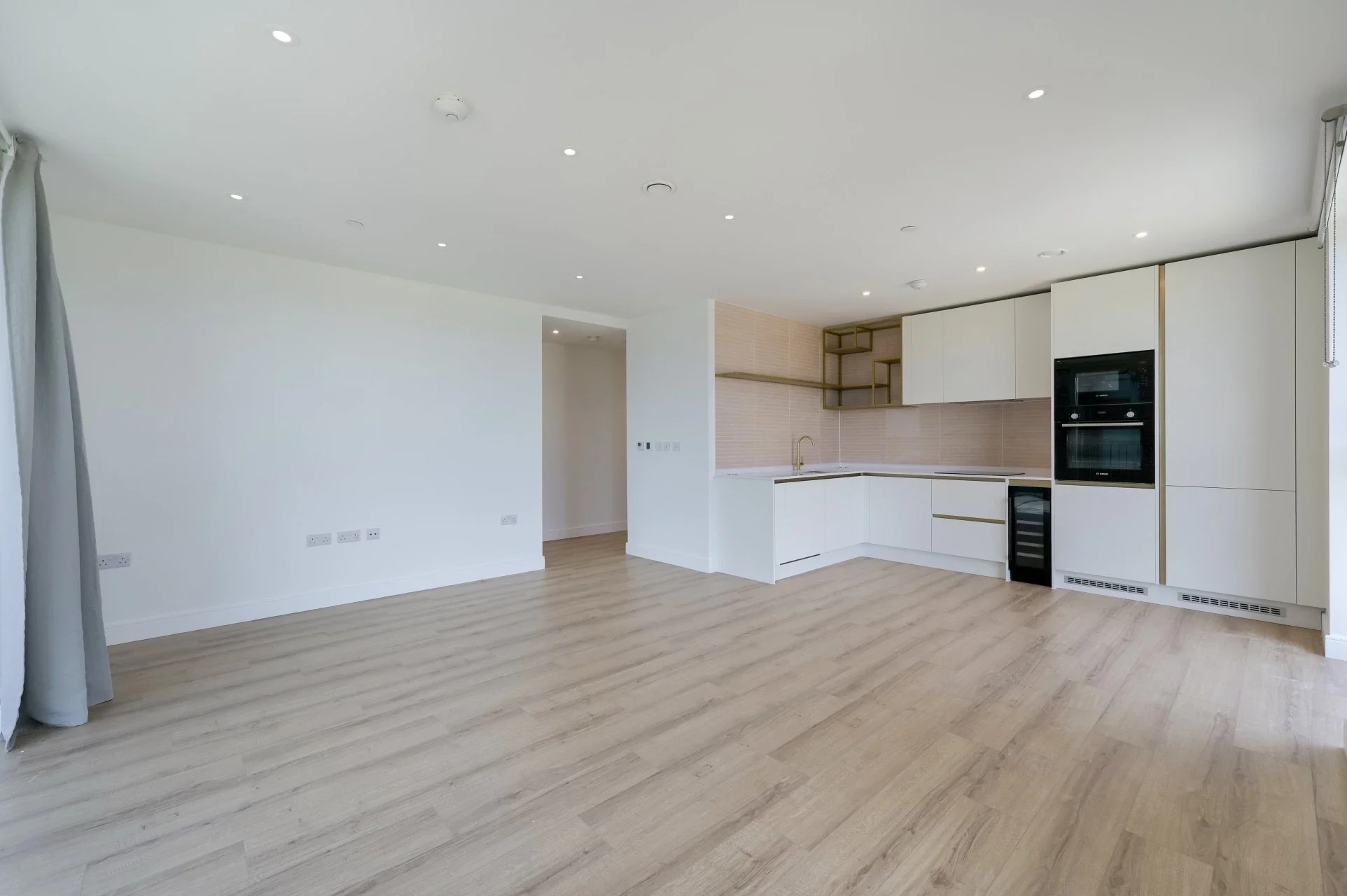 Flat Beresford Avenue in Greater London