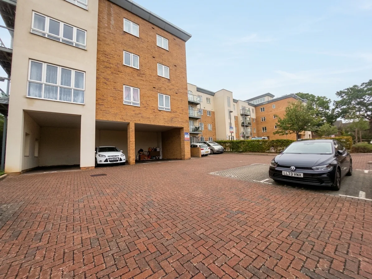 Flat Todd Close in Hertsmere