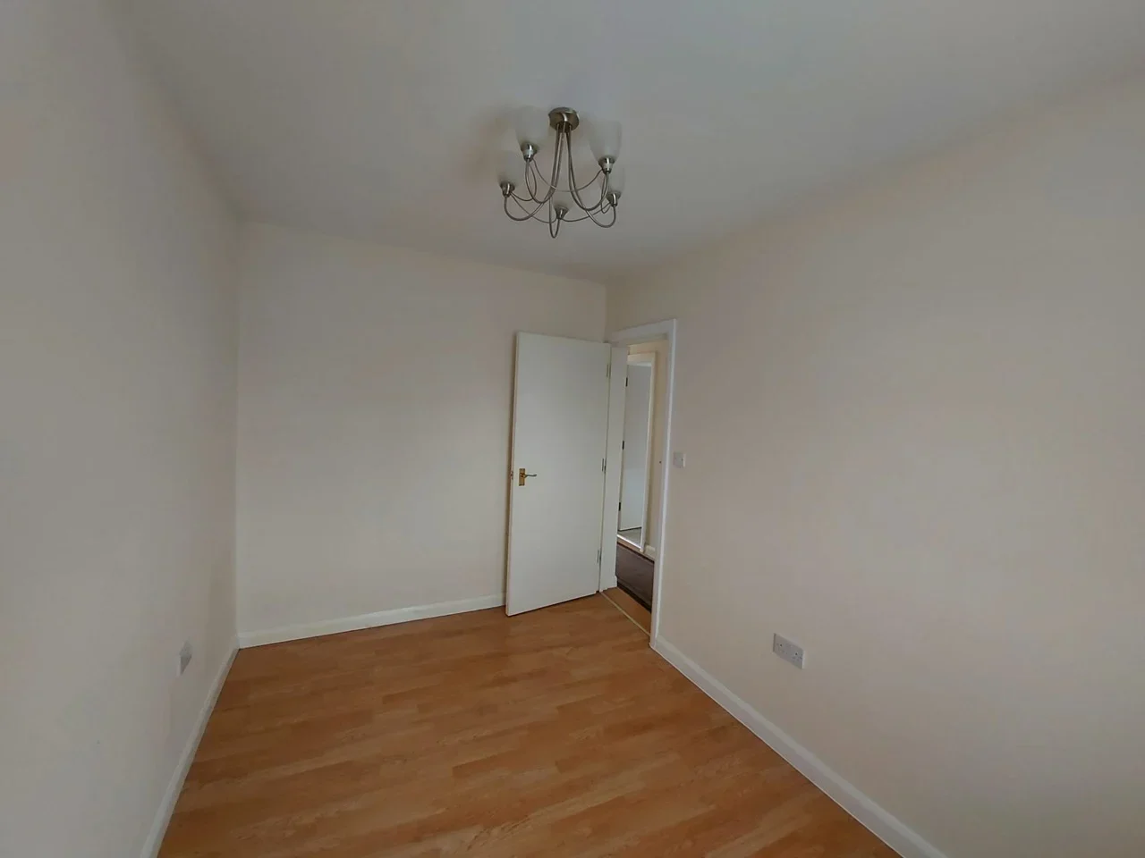 Flat Ilford Lane in Greater London