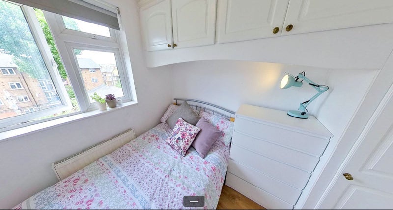 Room Solon New Road in Greater London