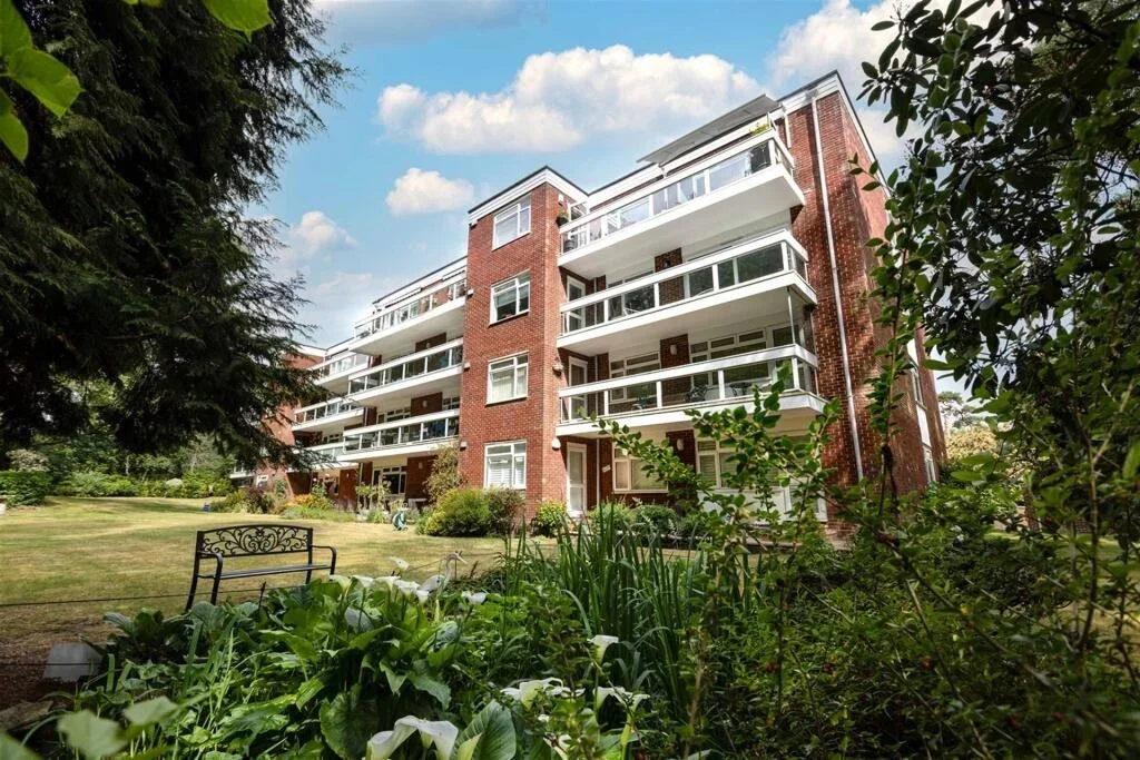 Flat Martello Road South in Poole