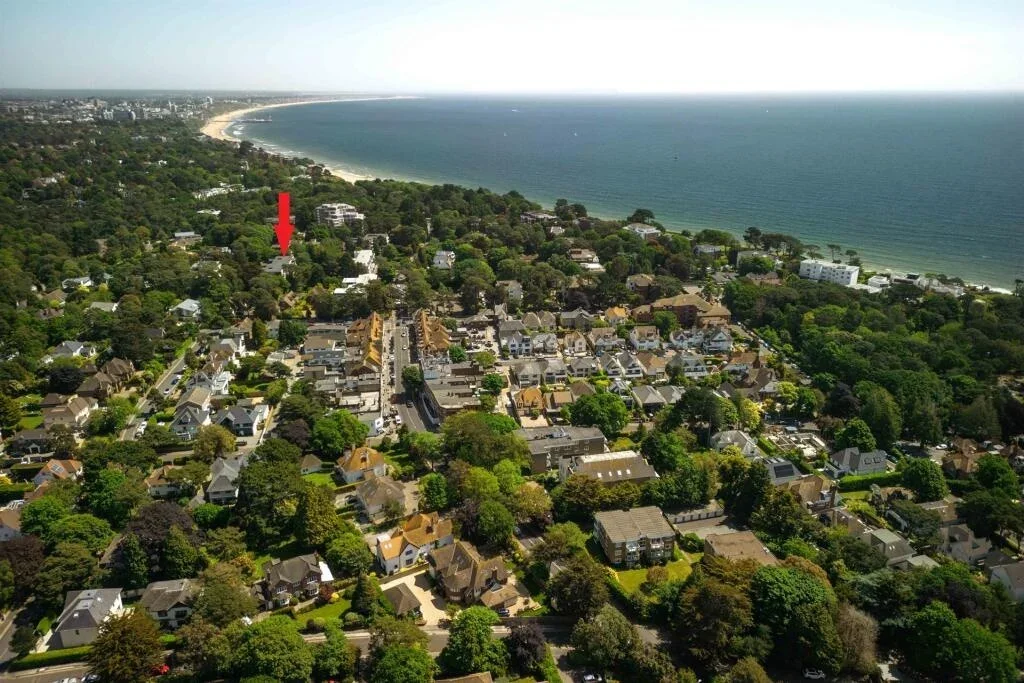 Flat Martello Road South in Poole