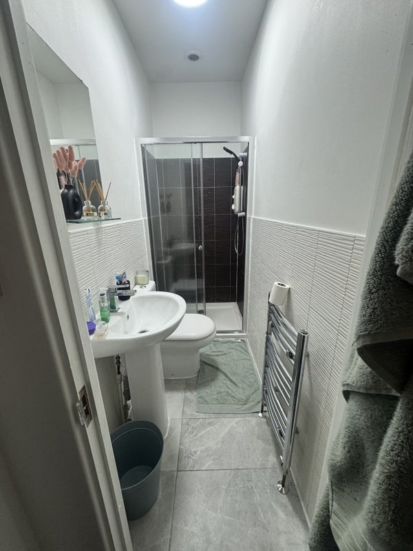 Room High Street in Greater London