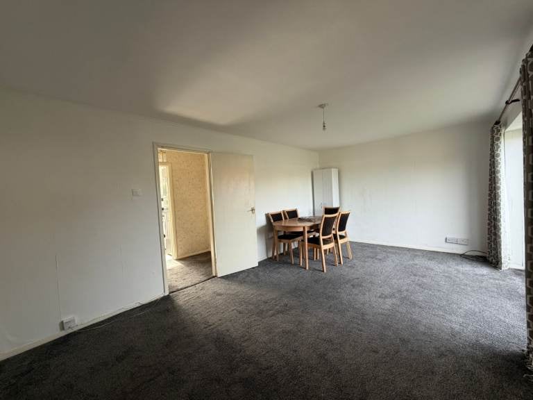 House Farm Close in Greater London