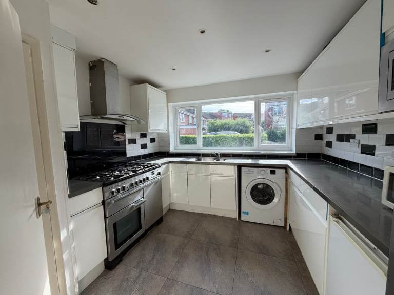 House Farm Close in Greater London