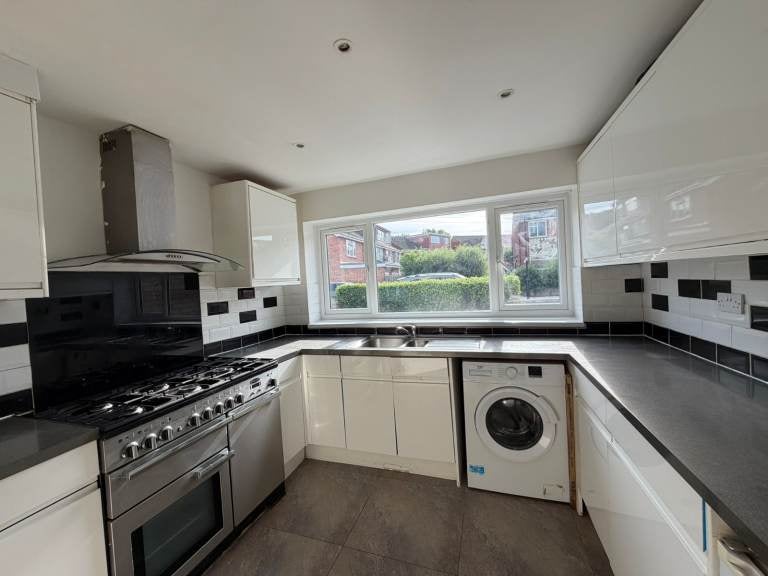 House Farm Close in Greater London