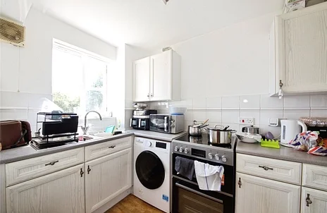 Flat Lucas Gardens in Greater London