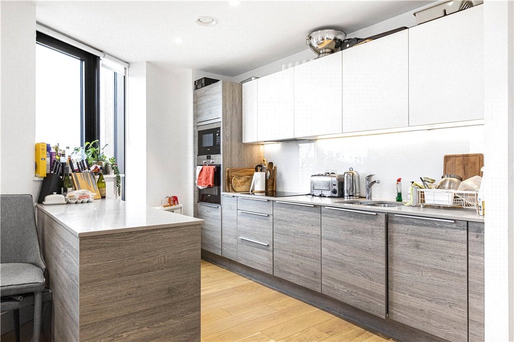 Flat Kingsland High Street in Greater London