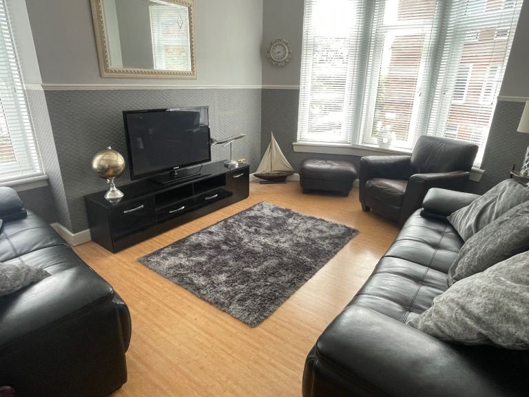 Flat Tynecastle Crescent in Glasgow