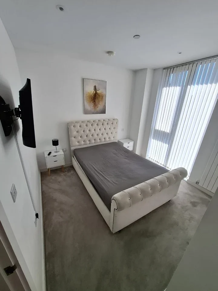 Flat Admiralty Avenue in Greater London