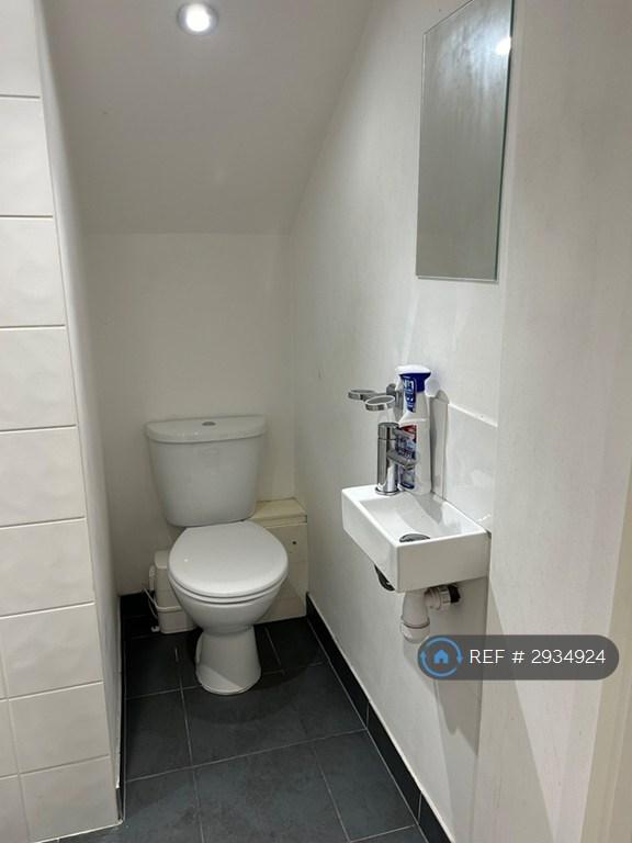 Room Brighton Road in Watford