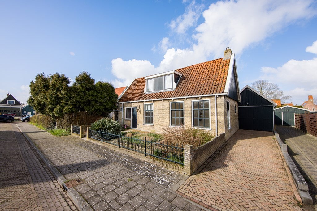 Huis Cynthia Lenigestraat 1 in Makkum