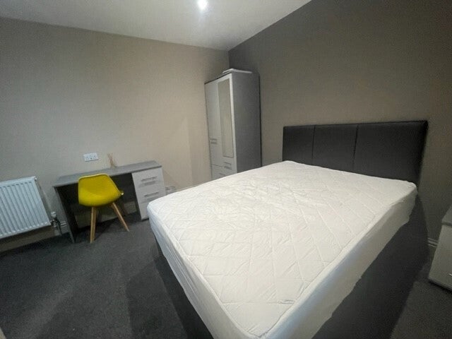 Room Foster Street in Lincoln