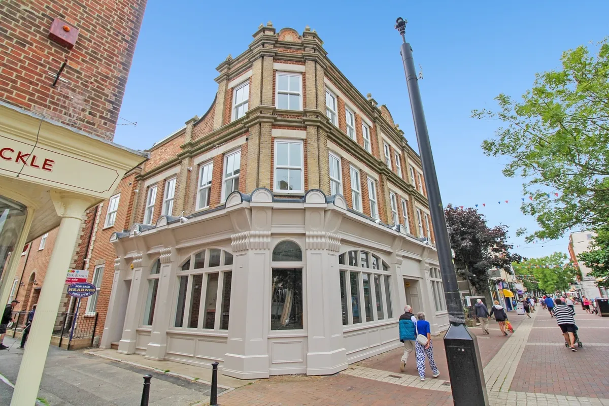 Flat Westons Lane in Poole