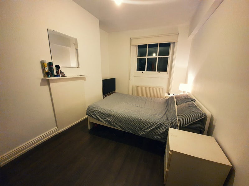 Flat Kentish Town Road in Greater London