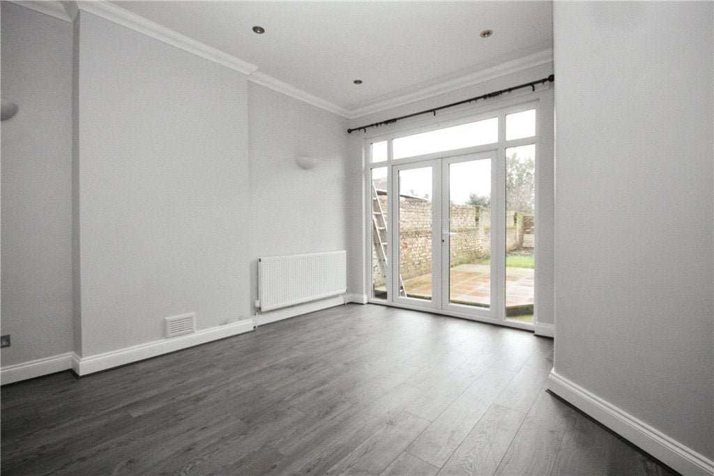 House Guildersfield Road in Greater London