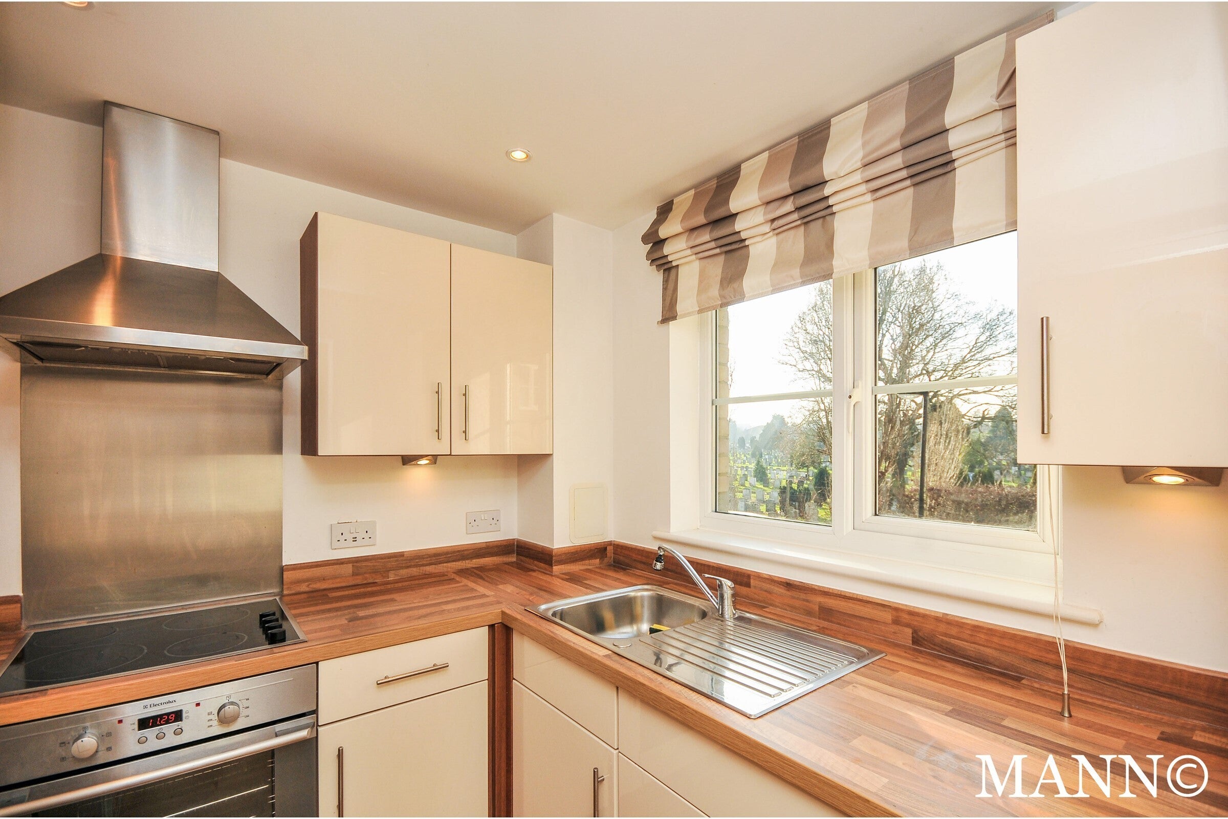 Flat Cumberland Place in Greater London