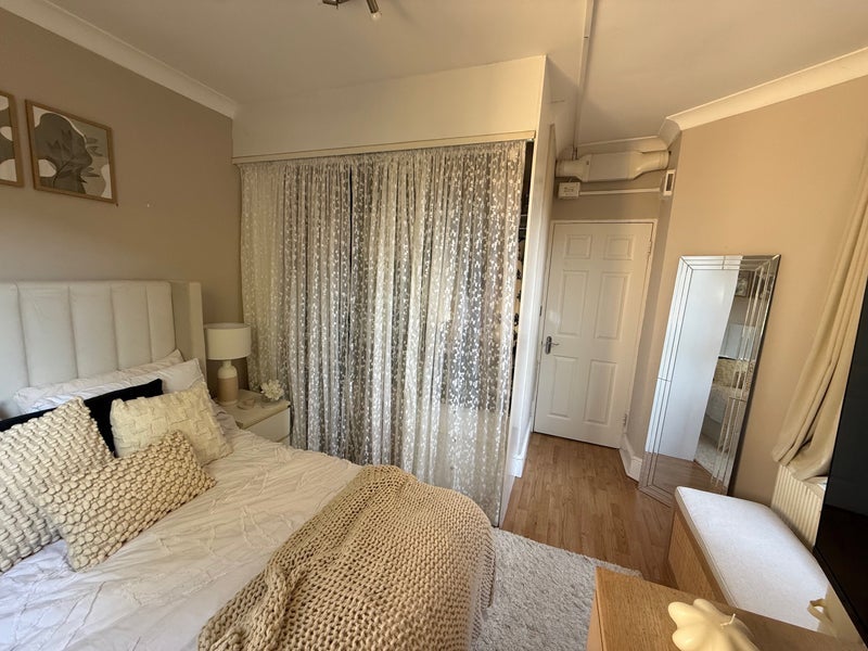 Room Great West Road in Greater London