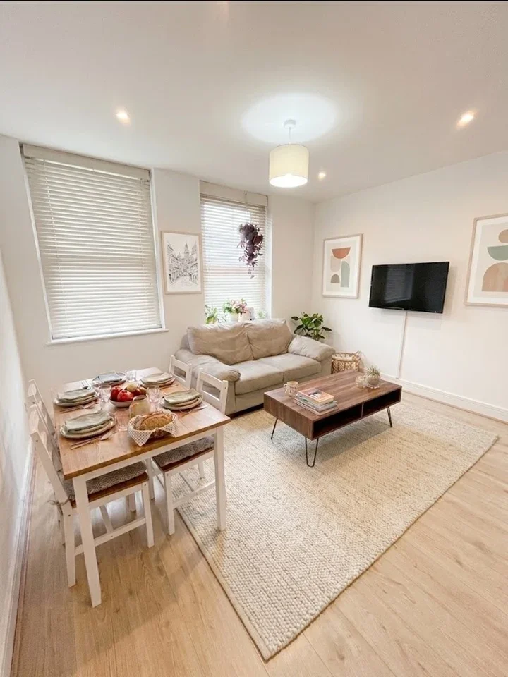 Flat Brighton Terrace in Greater London