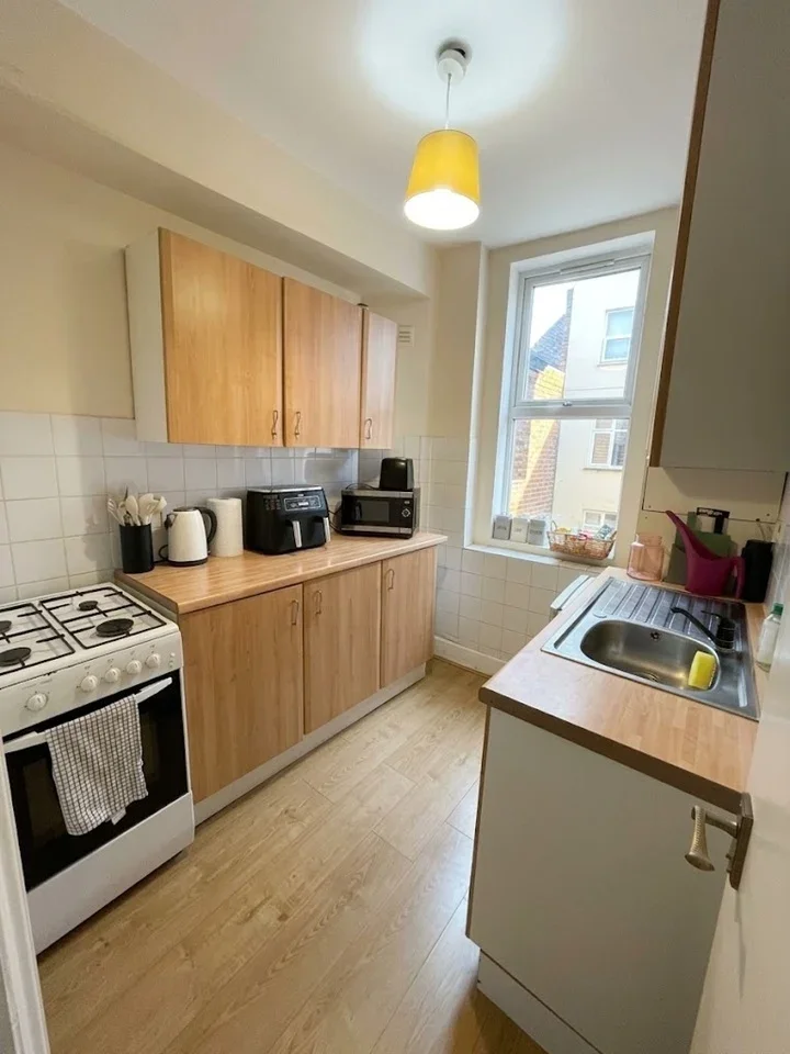 Flat Brighton Terrace in Greater London