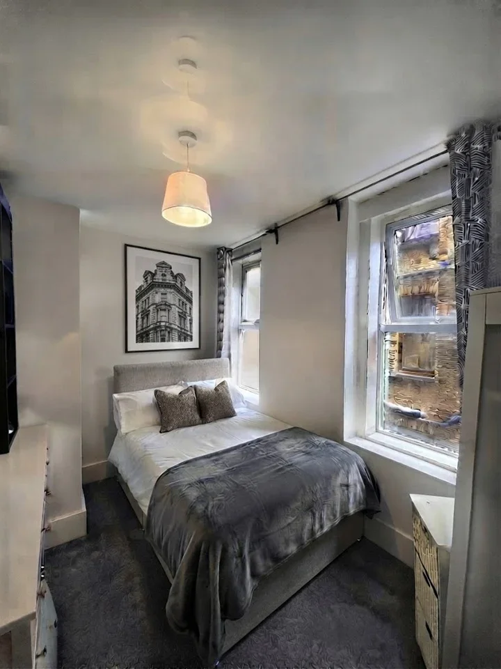 Flat Brighton Terrace in Greater London