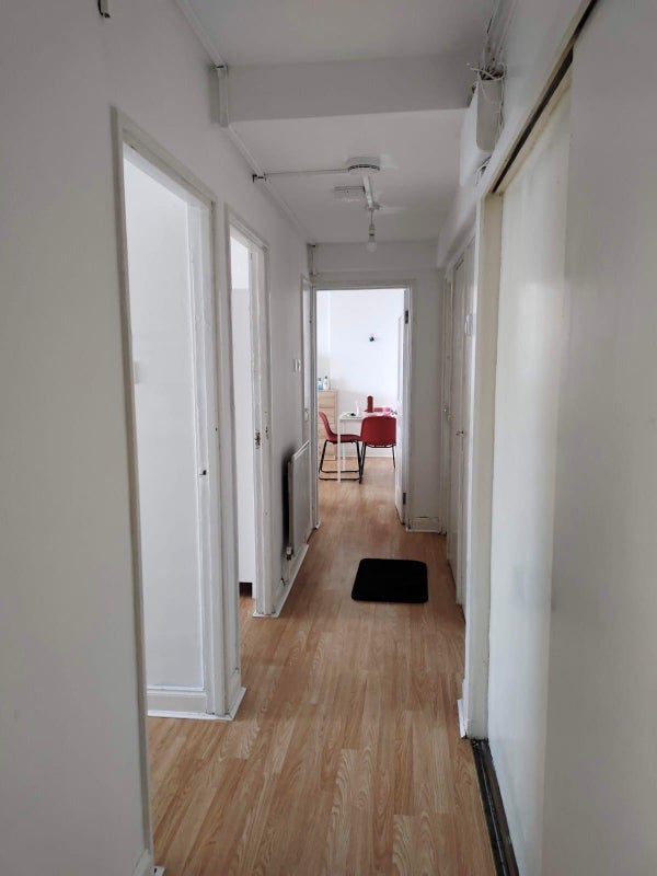 Room Westferry Road in Greater London