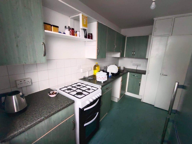 Room Westferry Road in Greater London
