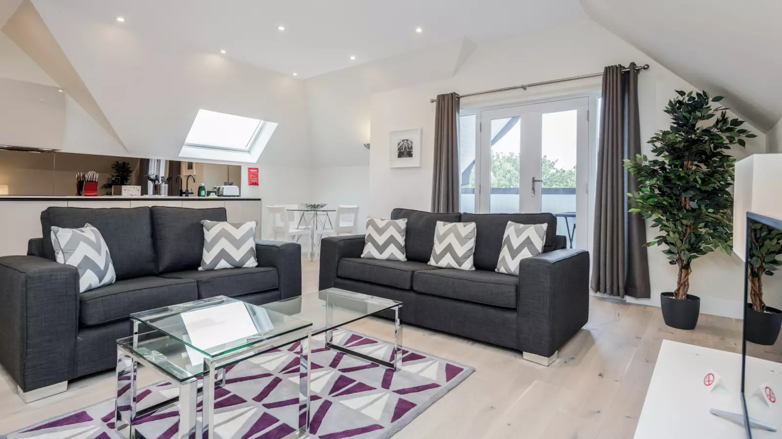 Flat Oak Hill Road in Greater London