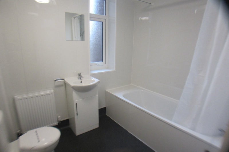 Room Merton Road in Bootle