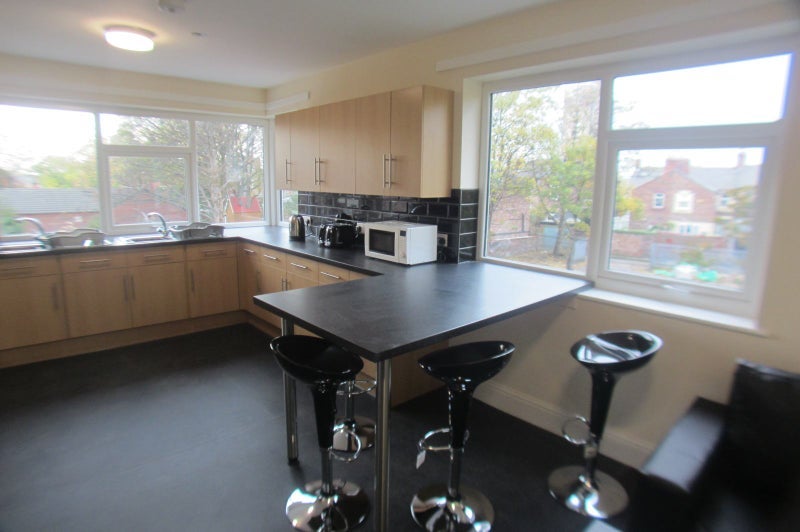 Room Merton Road in Bootle