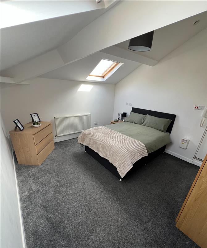 Room Merton Road in Bootle