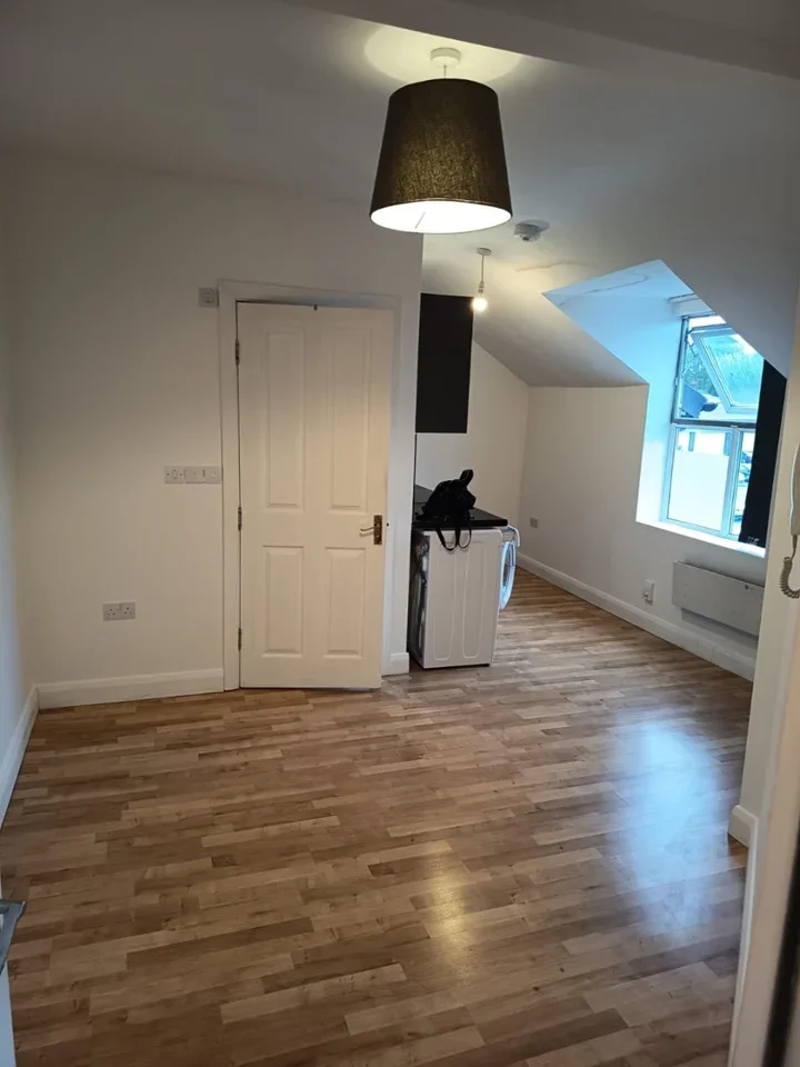 Flat Woodgate in Leicester