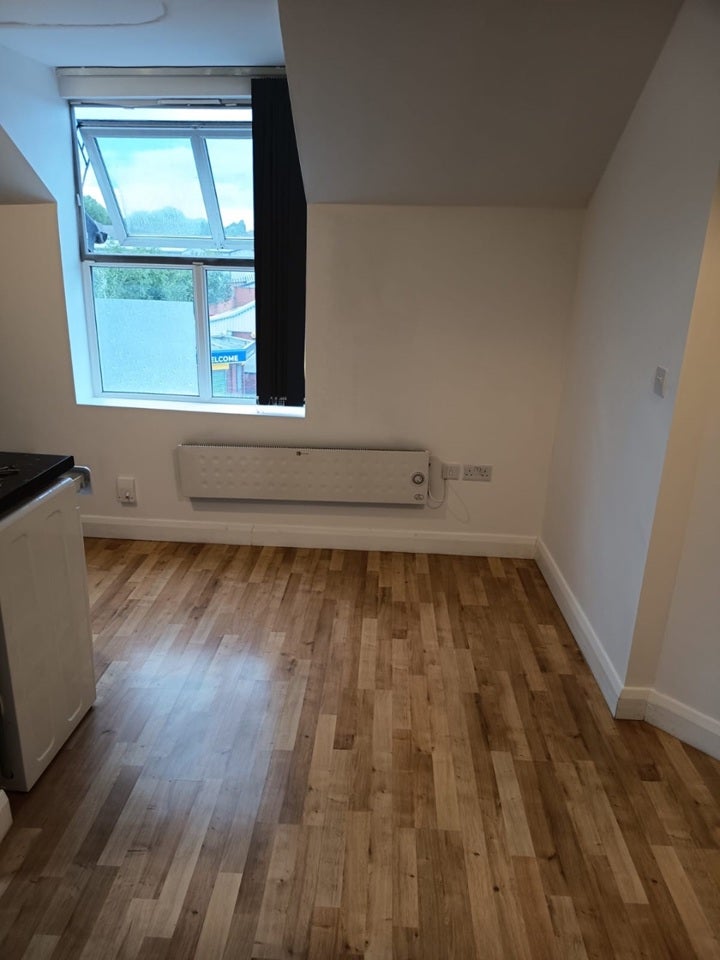 Flat Woodgate in Leicester