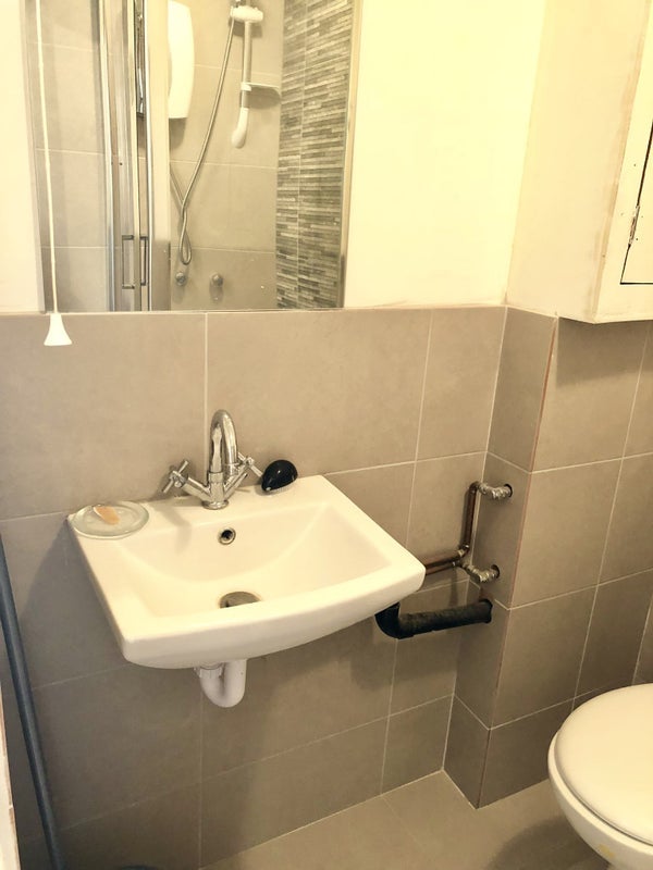 Room Adeney Close in Greater London