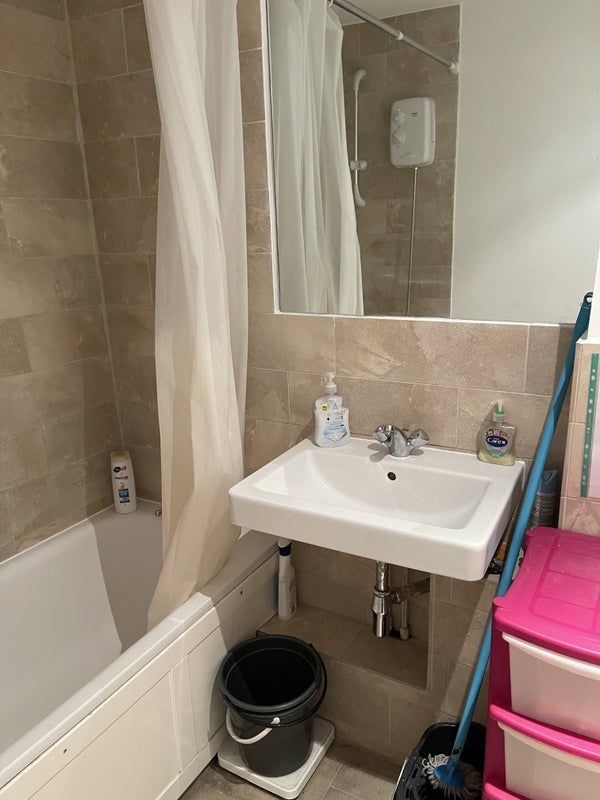 Room Adeney Close in Greater London