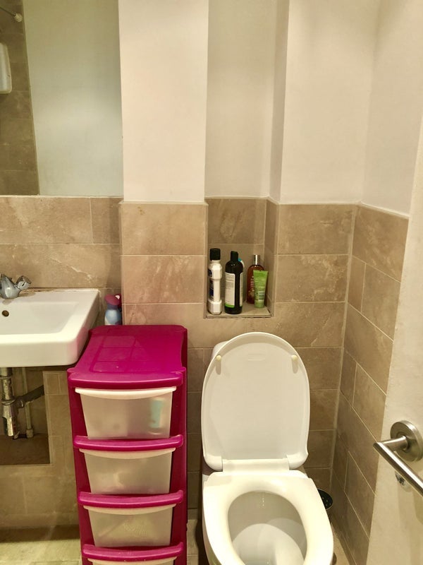 Room Adeney Close in Greater London