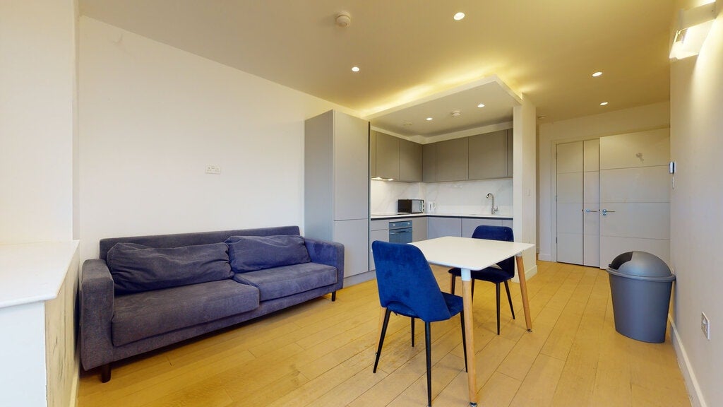 Flat Great West Road in Greater London