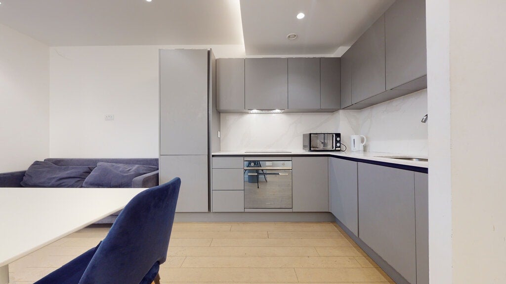 Flat Great West Road in Greater London