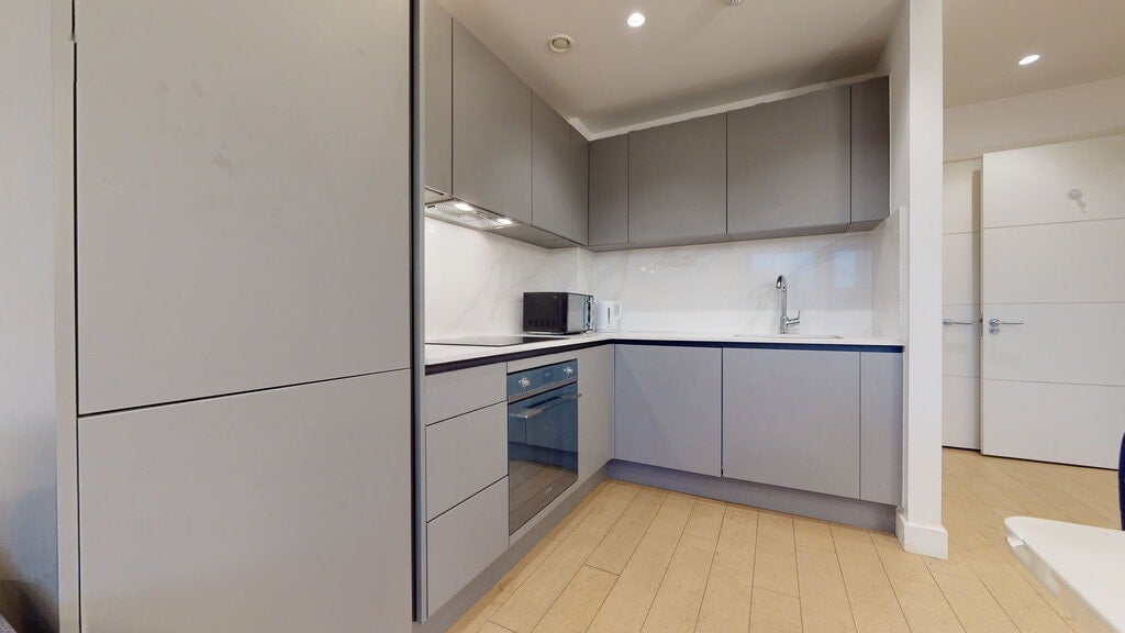 Flat Great West Road in Greater London